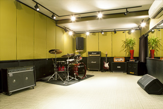 Studio Oneがプリインストールされた商用スタジオSCRAMBLE STUDIOのレコーディング・ルーム
