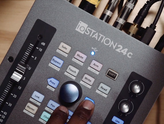 PreSonus | ioStation 24c - 192kHzオーディオI/O & DAWコントローラー ...